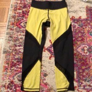 Michi Hydra Crop women’s Yellow Leggings size S